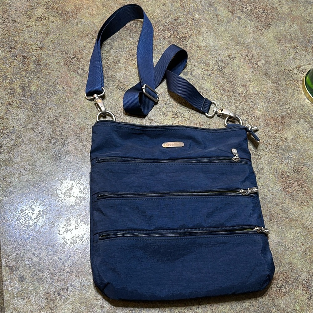 Like new Baggalini purse